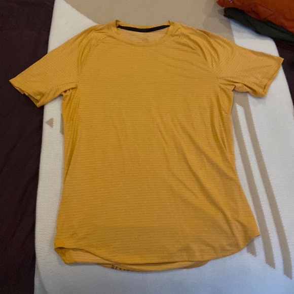 lululemon athletica Other - Mens Lululemon Drysense training t-shirt - M